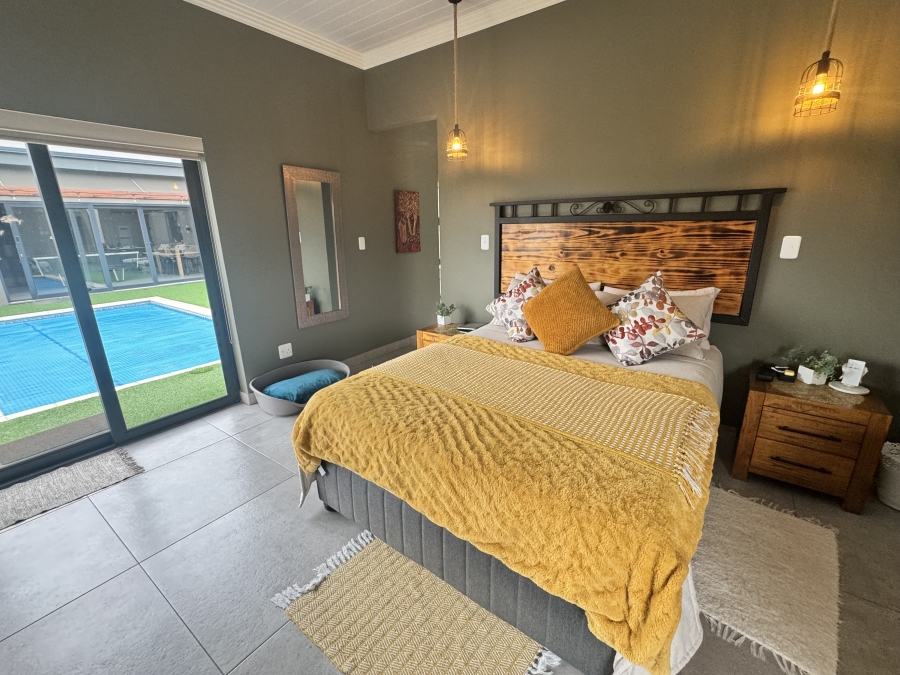 4 Bedroom Property for Sale in Outeniquasbosch Western Cape